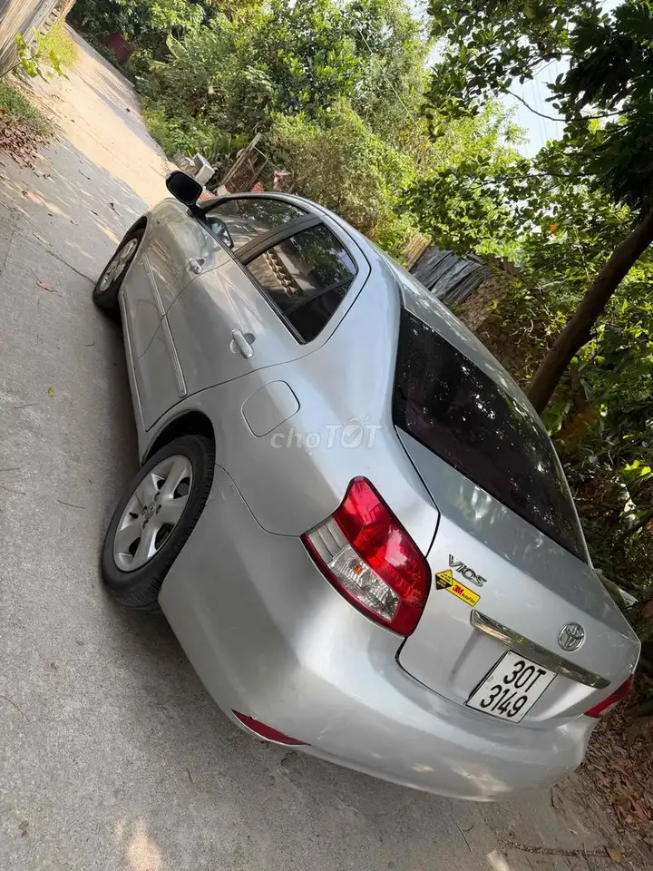Toyota Vios E МКПП Серебристый