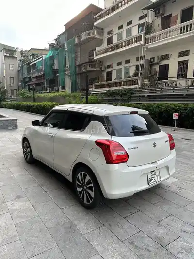 Suzuki Swift 2019 Белый в подарок тюнинг салона