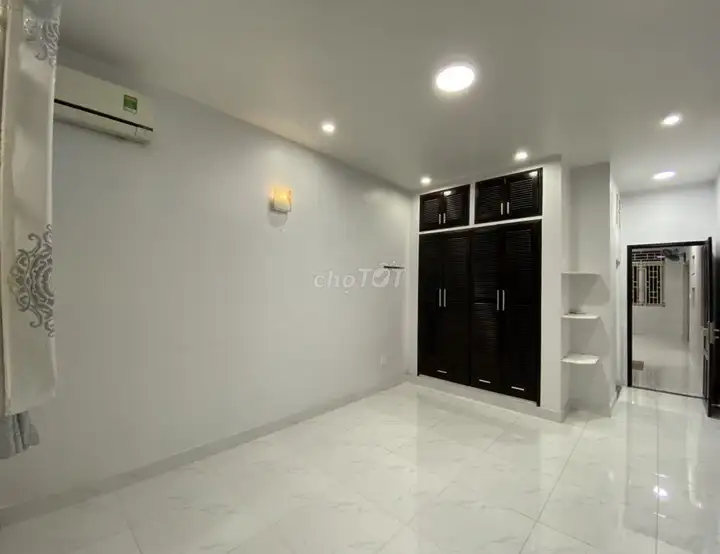 Аренда дома, фасад 42A Hoa Sứ, P.7, Q. Phú Nhuận