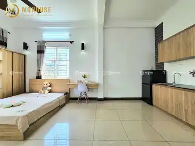 Сдаю комнату 40м2 с балконом, мебелью и 1 этаж