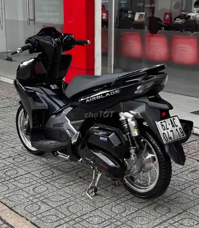 Honda Air Blade 125 2025 г.в., глянцевый черный, состояние нового