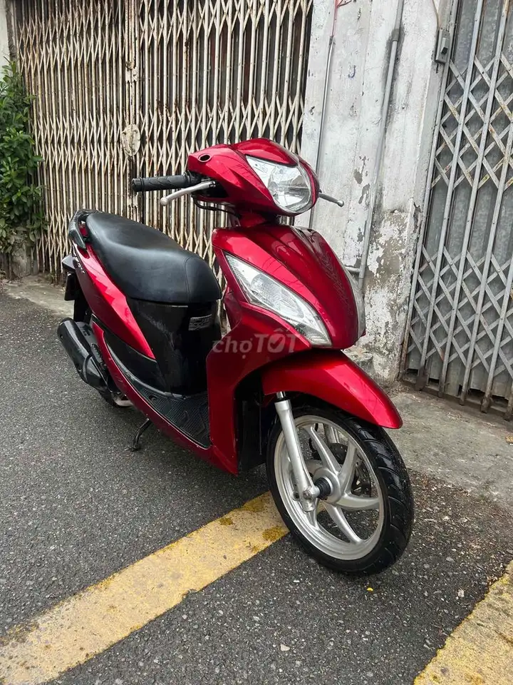 Honda Vision 2014, красный, комплектация Cao Cấp