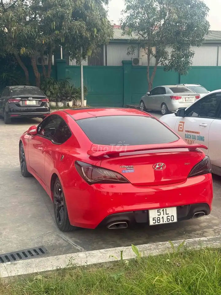 Hyundai Genesis Coupe красный, 4 места, автомат