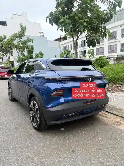 VinFast VF6 Plus 2024 синий 10000 км