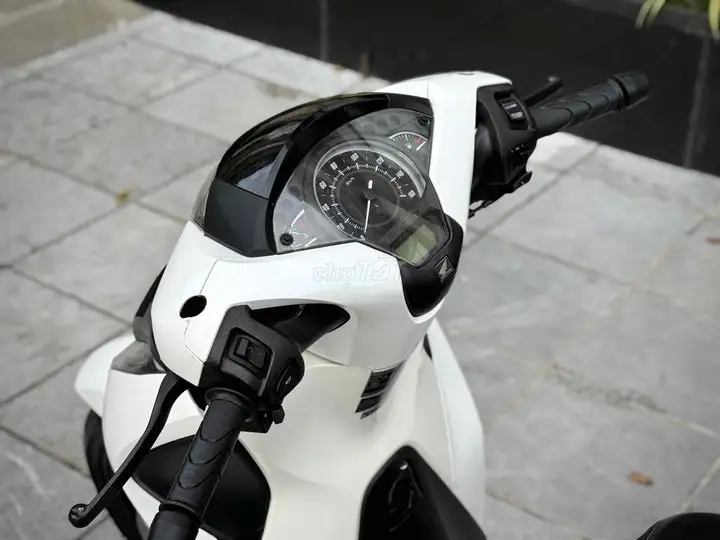Honda SH 125 CBS 2018 белый Спорт с красивым номером