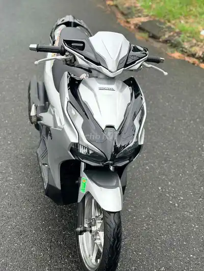 Honda Air Blade, 2 клапана, серебристый Porsche, хромированные диски