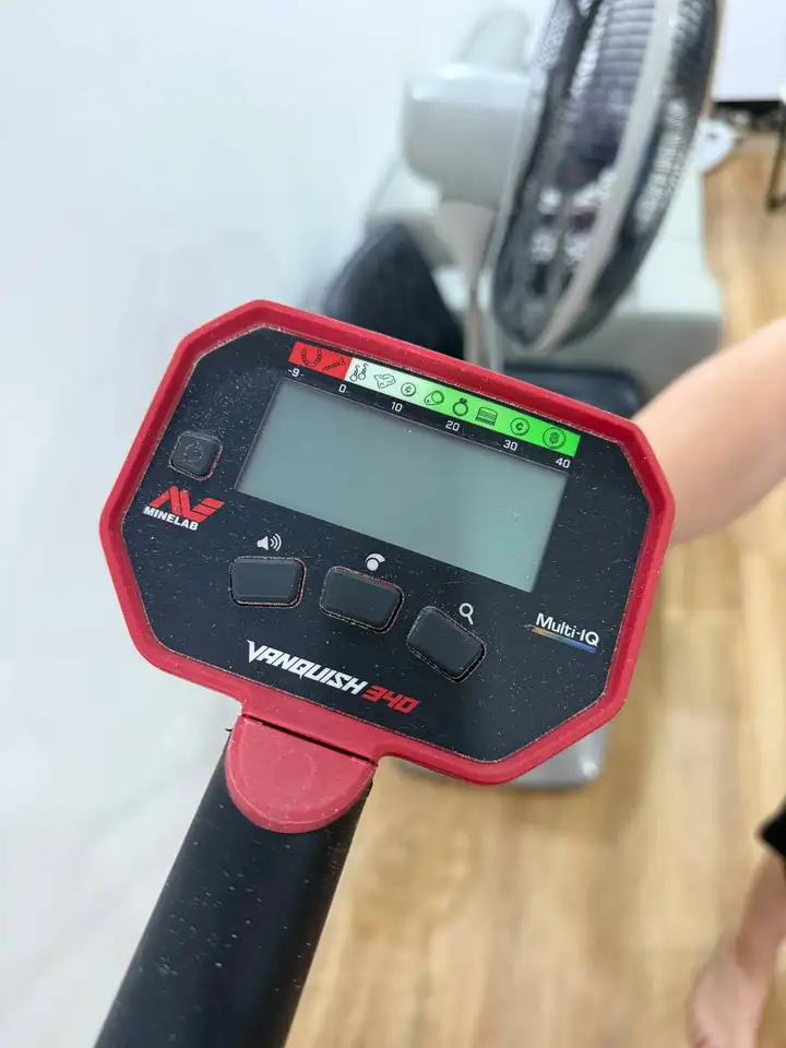 Металлоискатель Minelab Vanquish 340 с ковшом-ситом