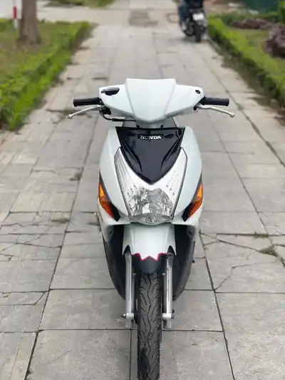 Мопед Honda Click белого цвета, как новый