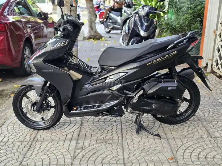 Honda Air Blade 125 4V Sport, матовый черный, максимальная комплектация