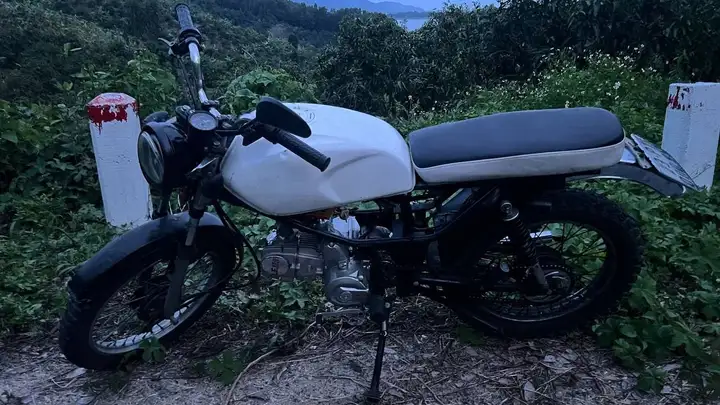 Cafe racer внедорожный мотоцикл 140 кубов