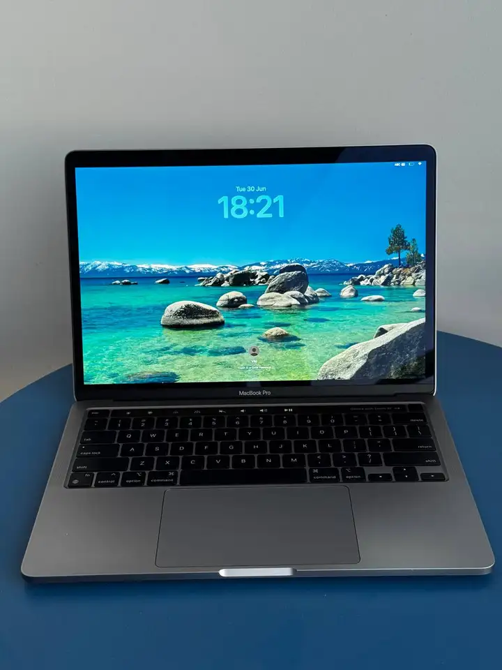 MacBook Pro 13.3" (M1, 8/256 ГБ)