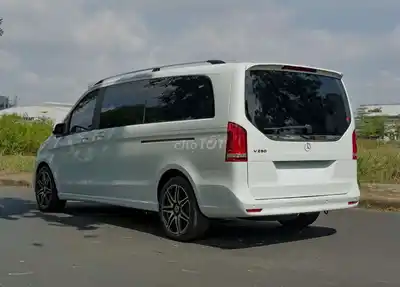 Mercedes V250 AMG 2023 скользит 34 000 км (название компании)