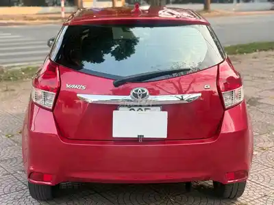 Toyota Yaris G 2015 красная, импорт 12/2015, отличное состояние