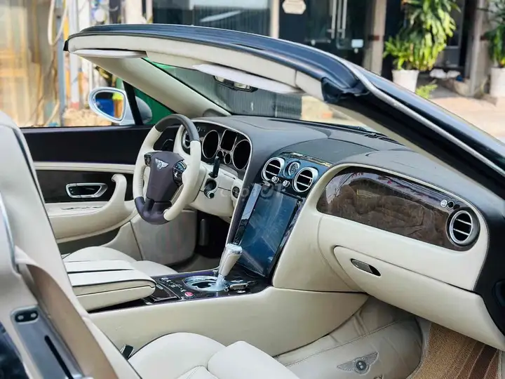 Bentley Continental GTC 2007, W12 6.0L, 552 л.с.