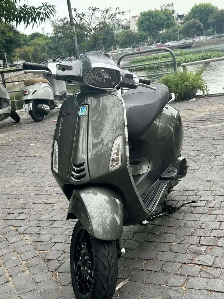 Vespa Sprint 2018 iGet ABS серый титан в отличном состоянии