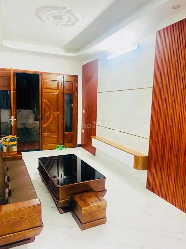 Bán nhà mới 45m² Phố Trạm, ô tô đỗ cửa, gần AEON