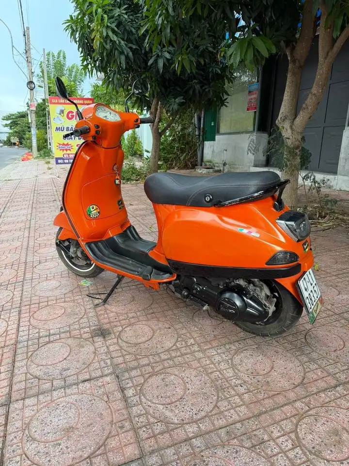 Итальянский скутер Vespa 1998 года выпуска