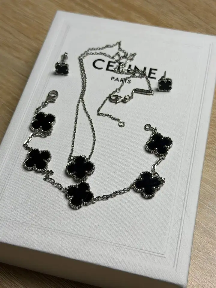 Комплект: серьги, браслет и подвеска Van Cleef & Arpels