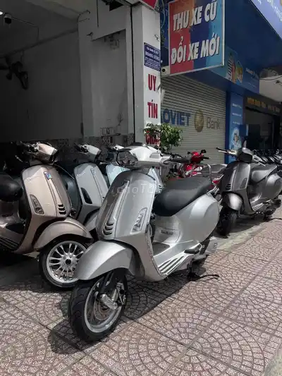 Piaggio Vespa Sprint 125 iGet ABS, светлое серебро