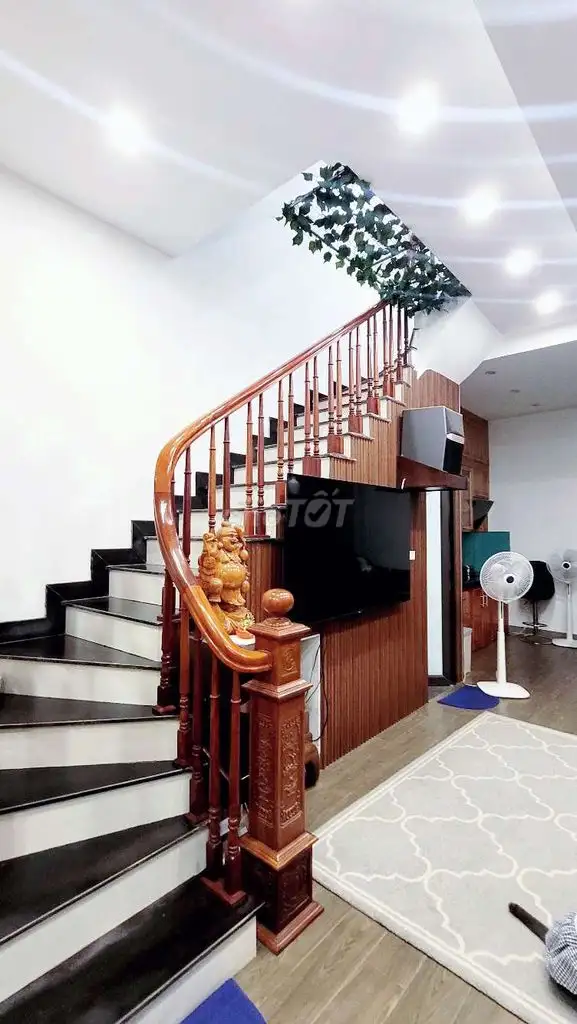 Продам дом 4 этажа, 4 спальни