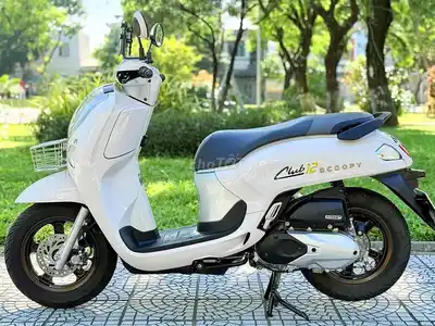 Белая Honda Scoopy