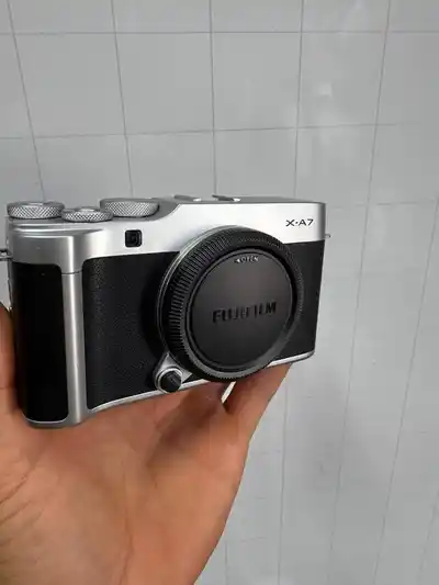 Fujifilm X-A7 с объективом 15–45 мм