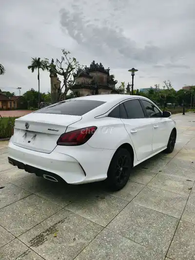 MG MG5 std 2024 белый 39.000 км