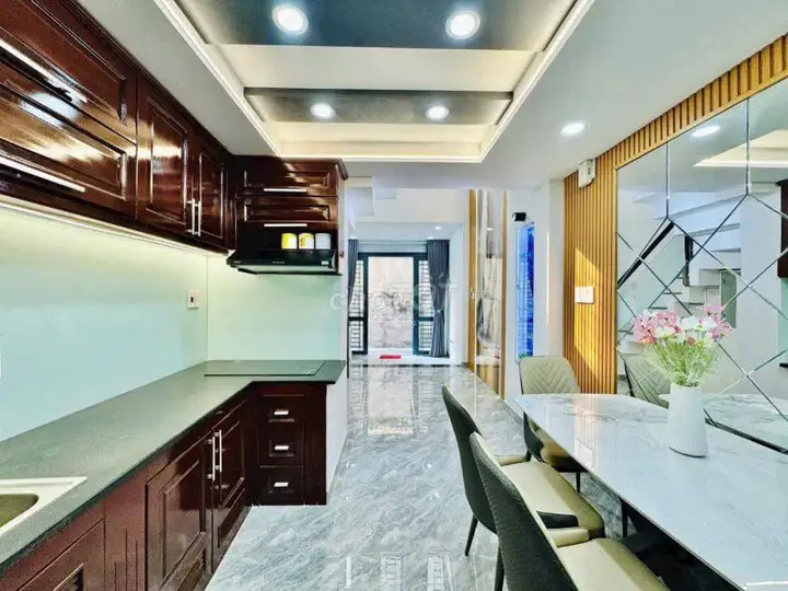 Просторный дом в Фу Ньен, район Кванг Дык. 5 этажей, 31 м²
