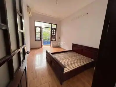 (Разъезд двух авто) Хоанг Куок Вьет, 45м² х 5 этажей, 6 спален, 15 млн, офис, склад, онлайн-бизнес, спа