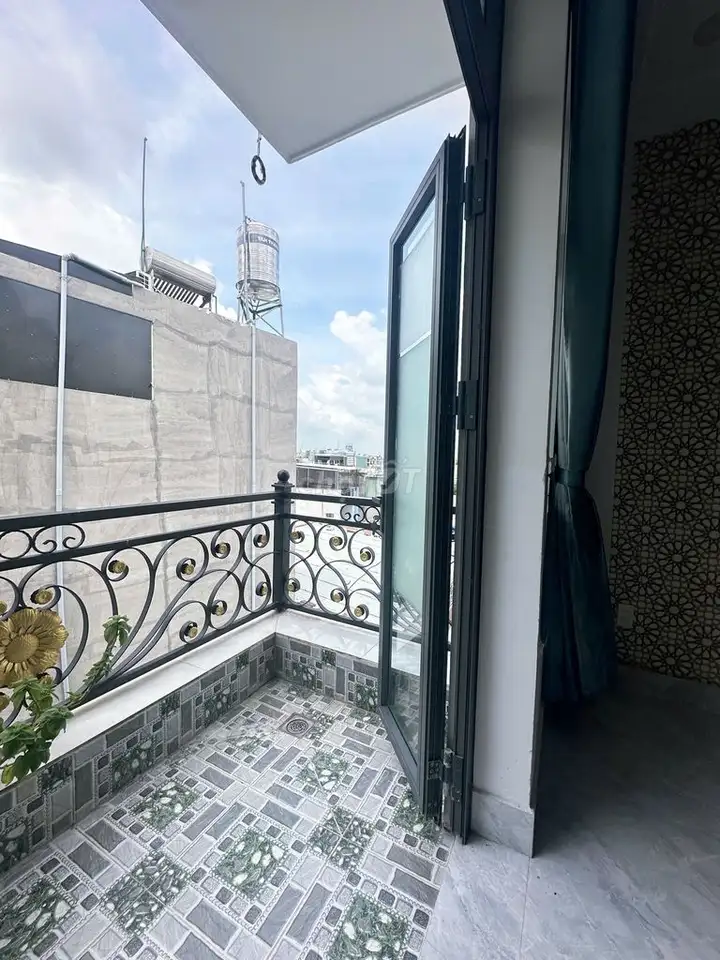 Сдается комната 35 м² с балконом в Куанг Чунг, Го Вап