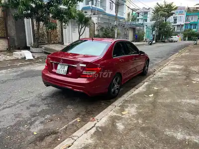 Mercedes-Benz C200, 5 мест, красный, автомат