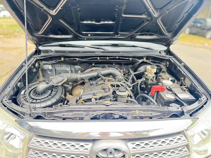 Toyota Fortuner 2.7V Серый Автомат