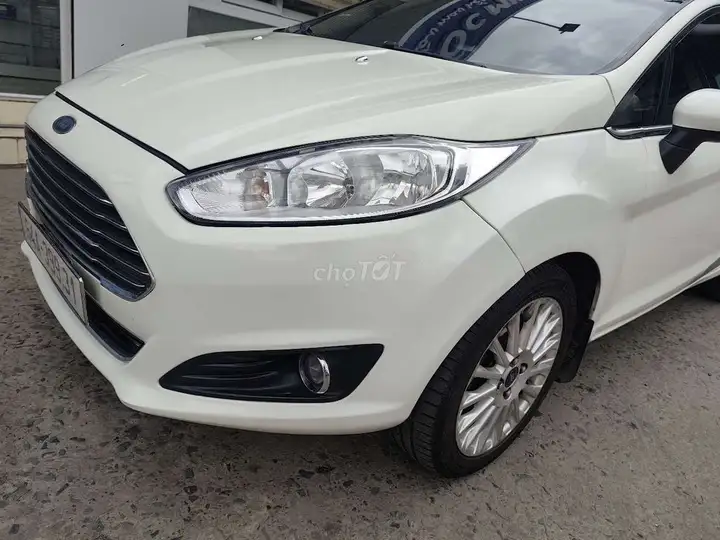 Ford Fiesta 1.5 AT 2014 белый автомат