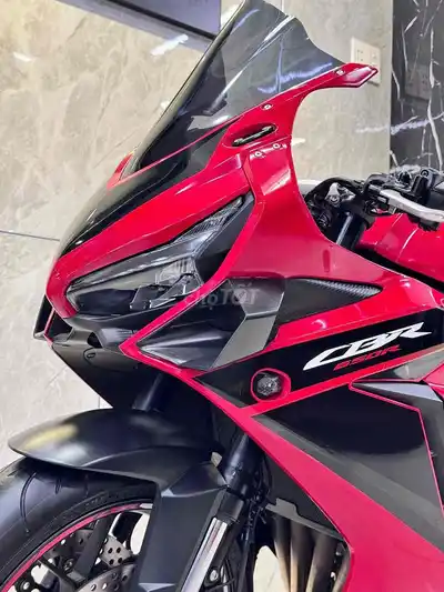 Хонда CBR650R 2023 красная черная 9000 км