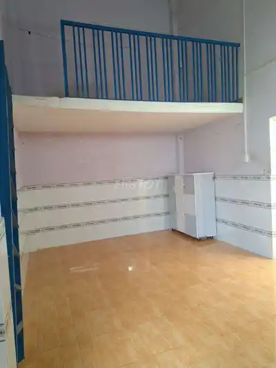 Комната 38м² на улице Nguyen Duy Trinh, phường Long Truong (Q9) с антресолью