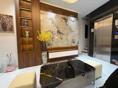Сдается дом в переулке рынка Кхам Тхьен, 35м2, 6 этажей с лифтом