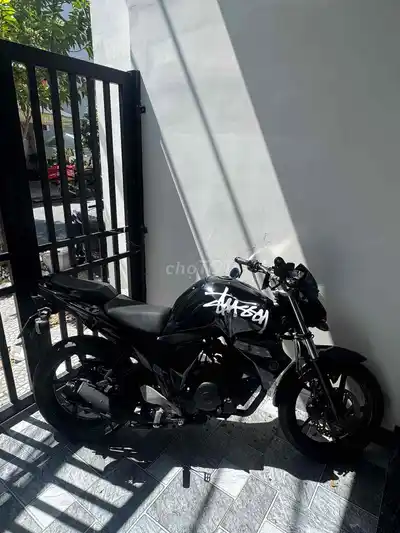 Мотоцикл Yamaha FZS с механической коробкой передач