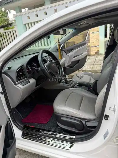 Hyundai Elantra 2018 Белая автоматическая