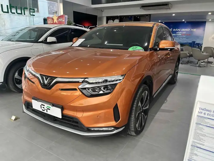 VinFast VF8 Plus 2023 оранжево-желтый 19000 км (б/у)