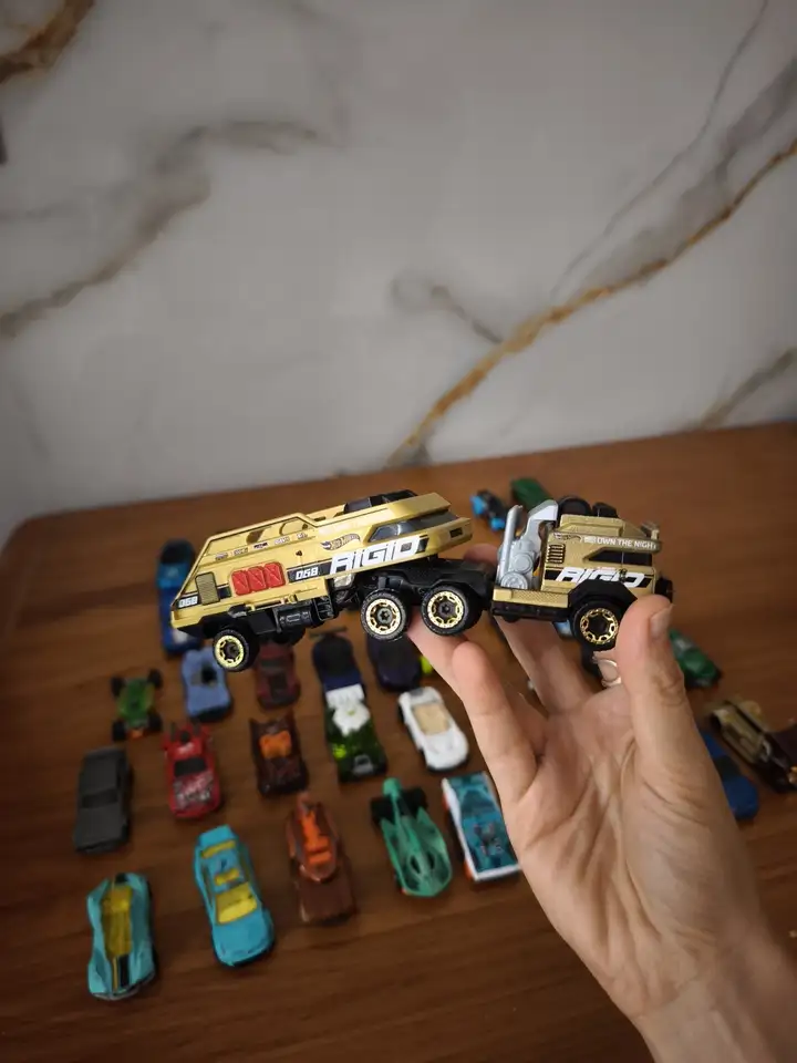 Коллекция из 42 машинок Hot Wheels