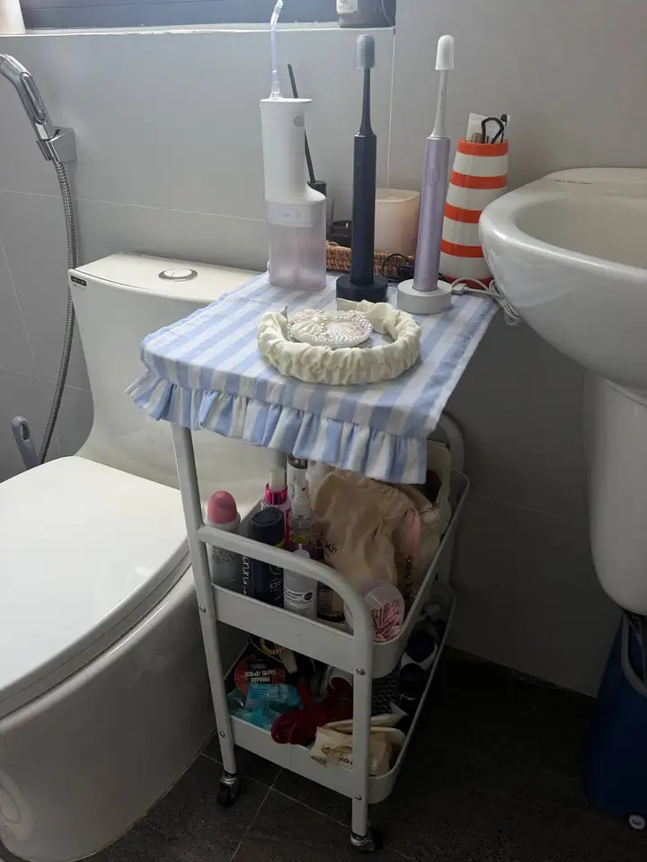 Кастрюля, баночки, зеркало, стеллаж, ваза, подставки, коврик, контейнеры
