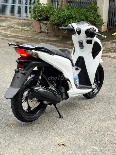 Honda SH 150i ABS 2018 бело-черный спортивный