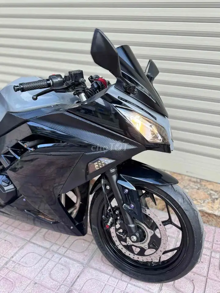 Kawasaki NINJA 300 ABS 2017, серо-сине-черный, красивый