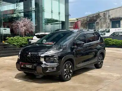 Mitsubishi Xpander Cross 2025 Черный 12 300 км