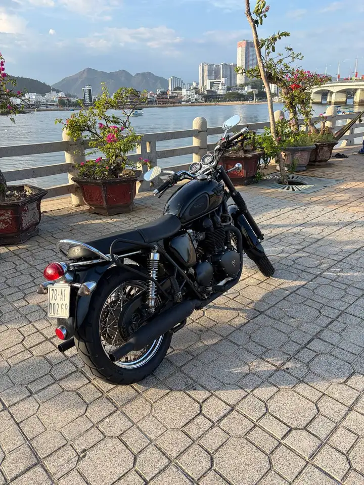Triumph Bonneville T100