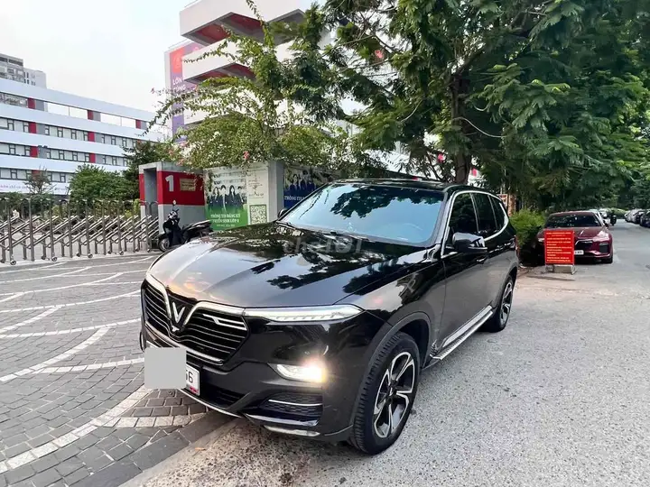 VinFast LUX SA2.0 2021 Base черный
