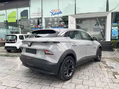 VinFast VF6 Plus 2026 Серый интерьер Коричневый мокко