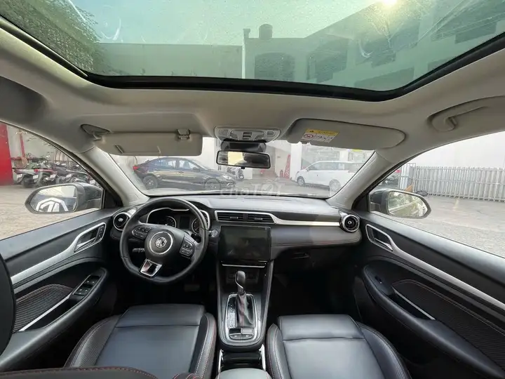 MG ZS Luxury 2025 черный 25 000 км