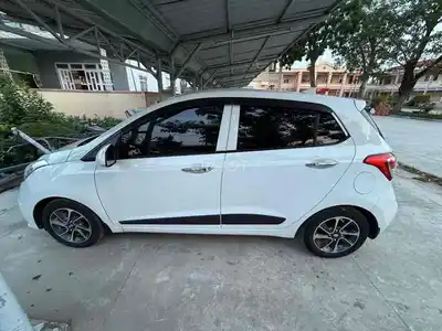 Hyundai I10 1.2 MT полная комплектация, белый, 70000 км