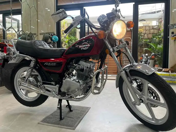 Honda Custom 125 классика красно-черная, Япония